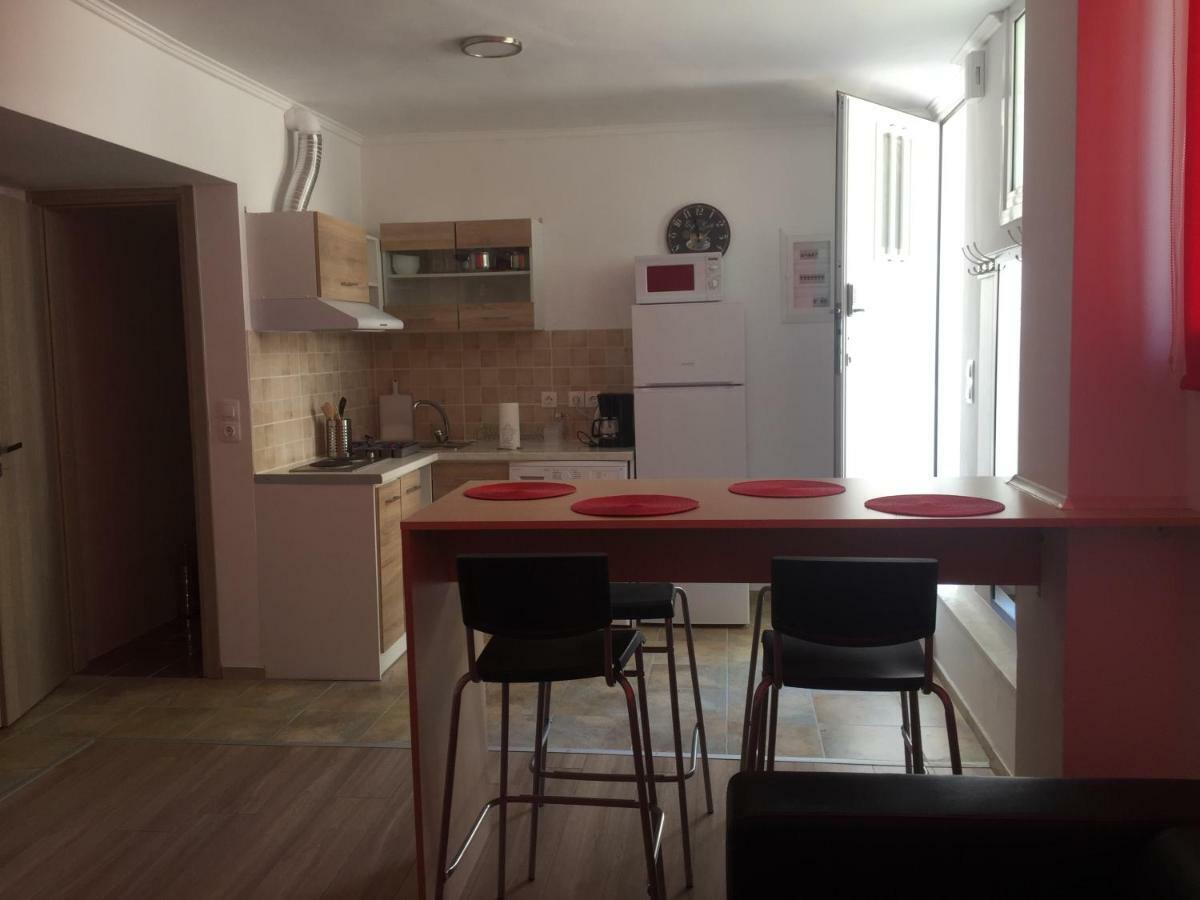 Loutraki Hostel Esterno foto