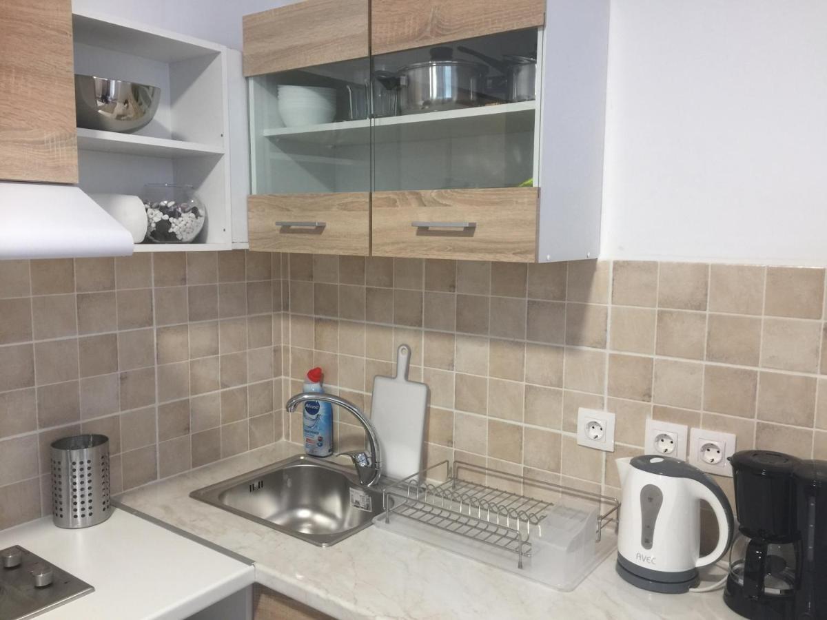 Loutraki Hostel Esterno foto